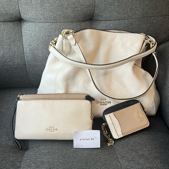Coach Handbags - Ivory pebbled leather Coach bag with matching wristlet and ID/card holder.